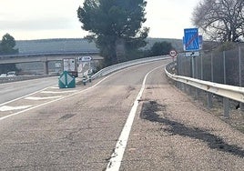 Zona de camino de servicio de la autovía a su paso por Marmolejo