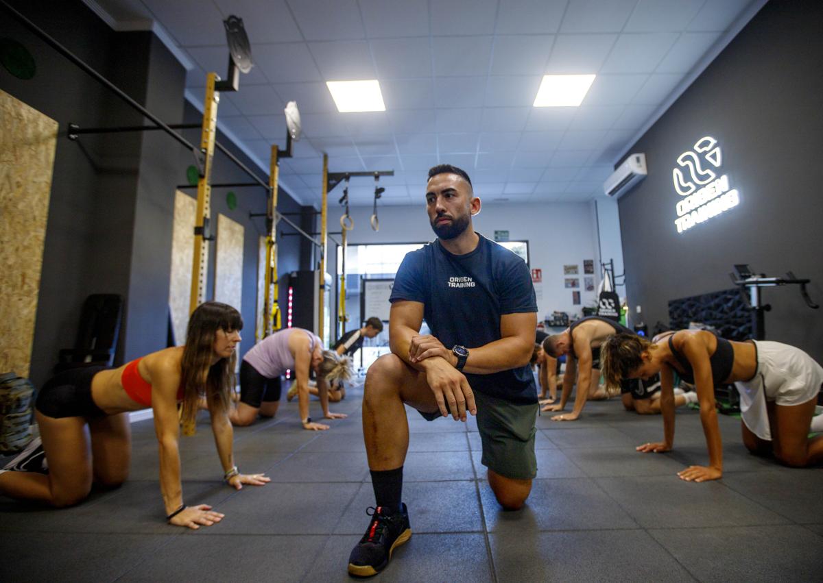 Imagen secundaria 1 - El atleta de crossfit que está poniendo en forma a la Costa de Granada