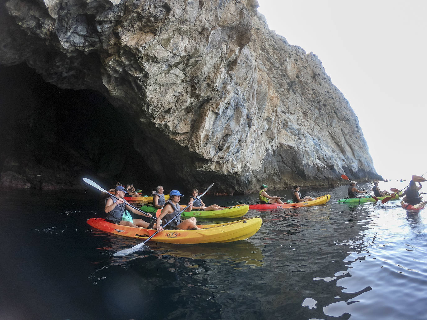 El kayak se pone de moda en la Costa Tropical