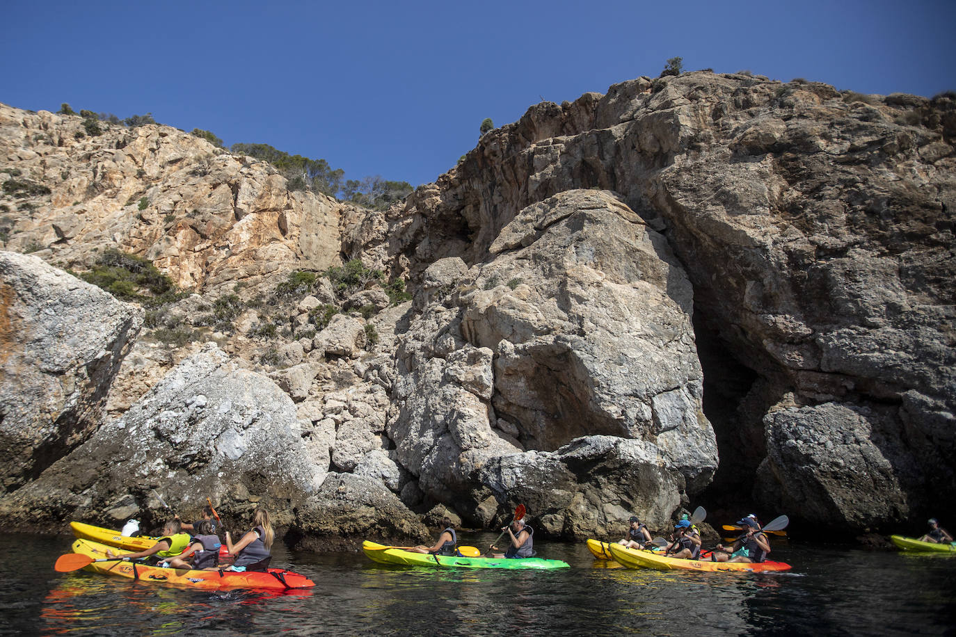 El kayak se pone de moda en la Costa Tropical