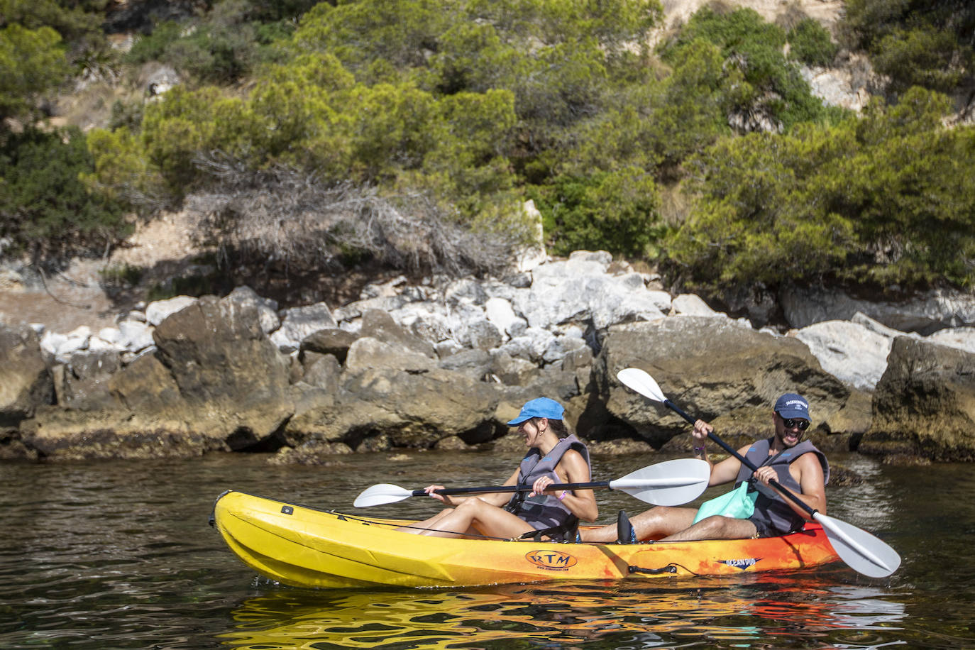 El kayak se pone de moda en la Costa Tropical