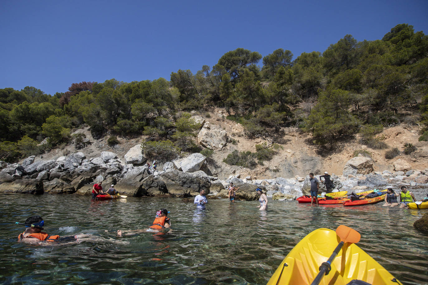 El kayak se pone de moda en la Costa Tropical