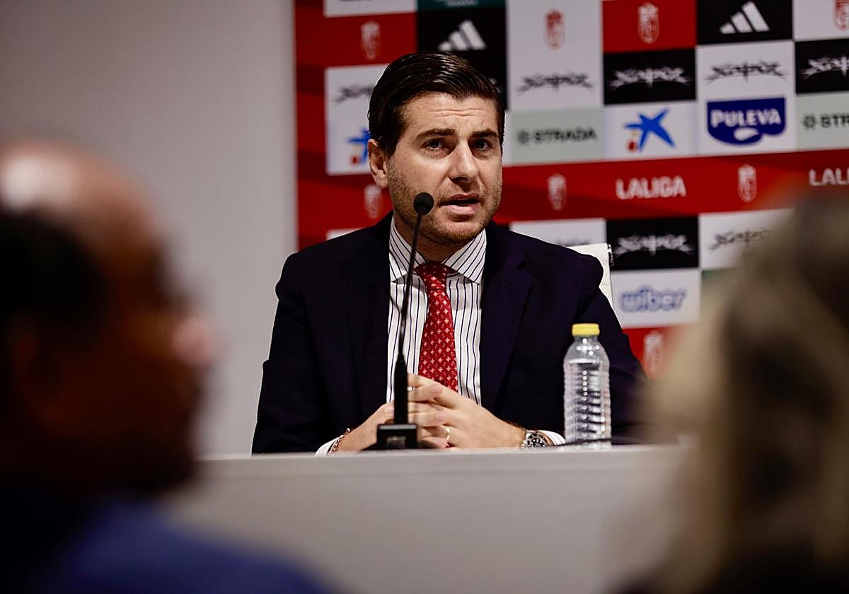 Matteo Tognozzi, durante la presentación de Reinier en Los Cármenes.