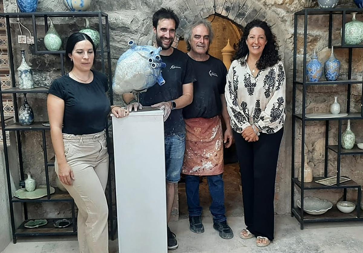 La delegada territorial de Empleo Ana Mata con Alfonso Góngora y su familia