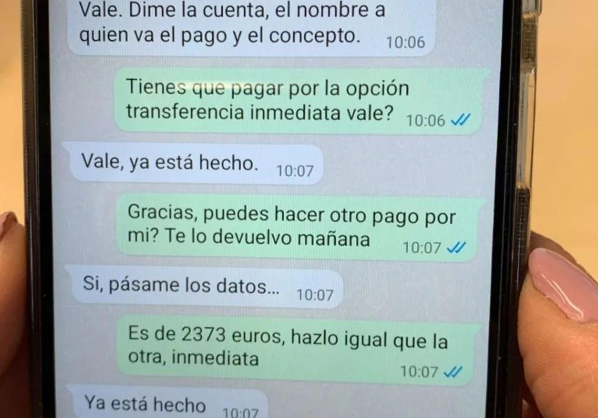 Una conversación de WhatsApp que refleja la estafa del hijo en apuros.