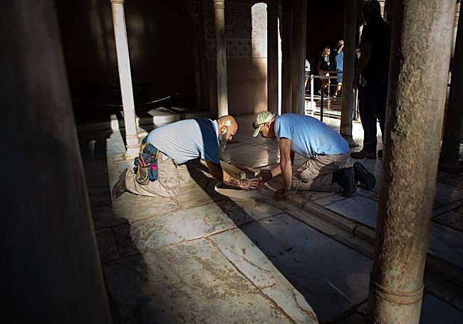 Introduciendo la nueva tubería.