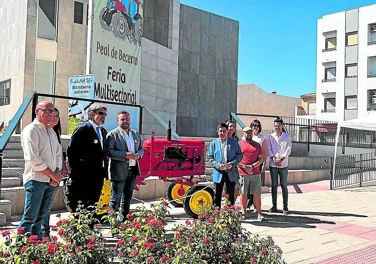 El presidente de la Diputación, Francisco Reyes, durante ayer en la feria.