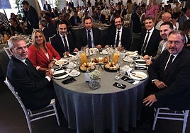 Las imágenes del desayuno informativo de IDEAL con Óscar Puente