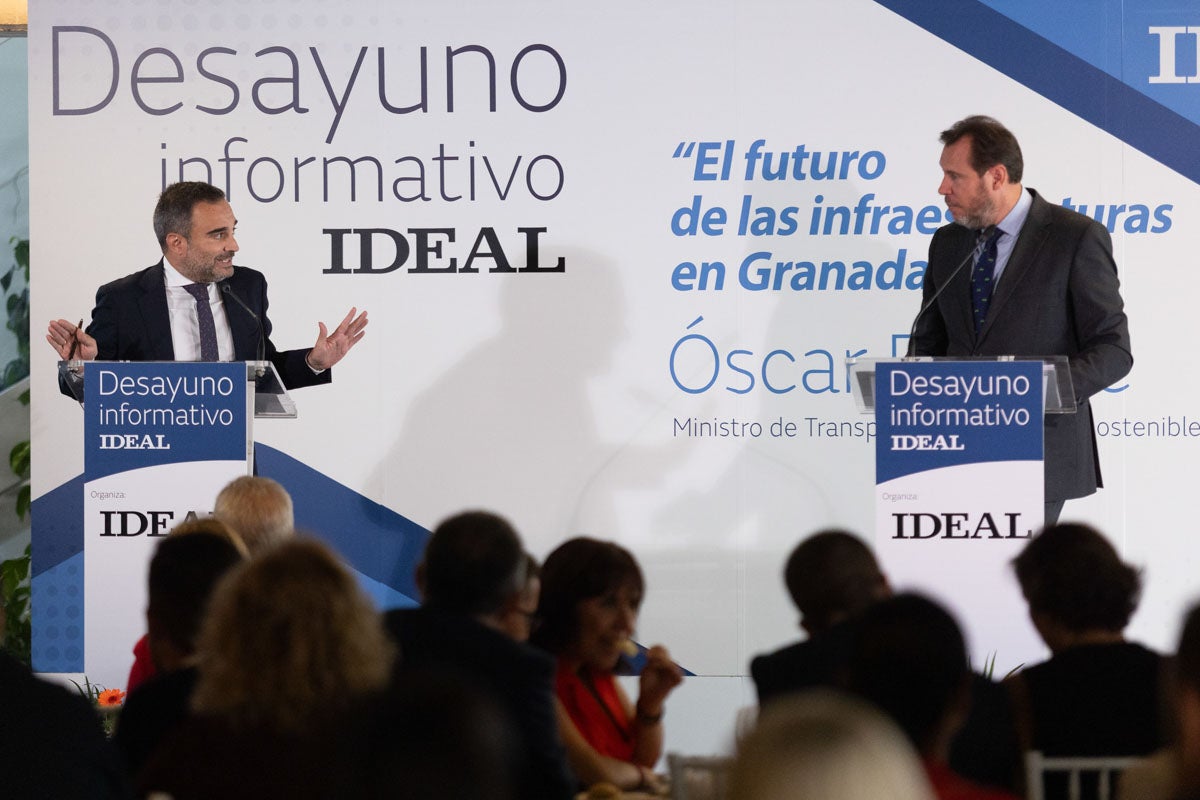 Las imágenes del desayuno informativo de IDEAL con Óscar Puente