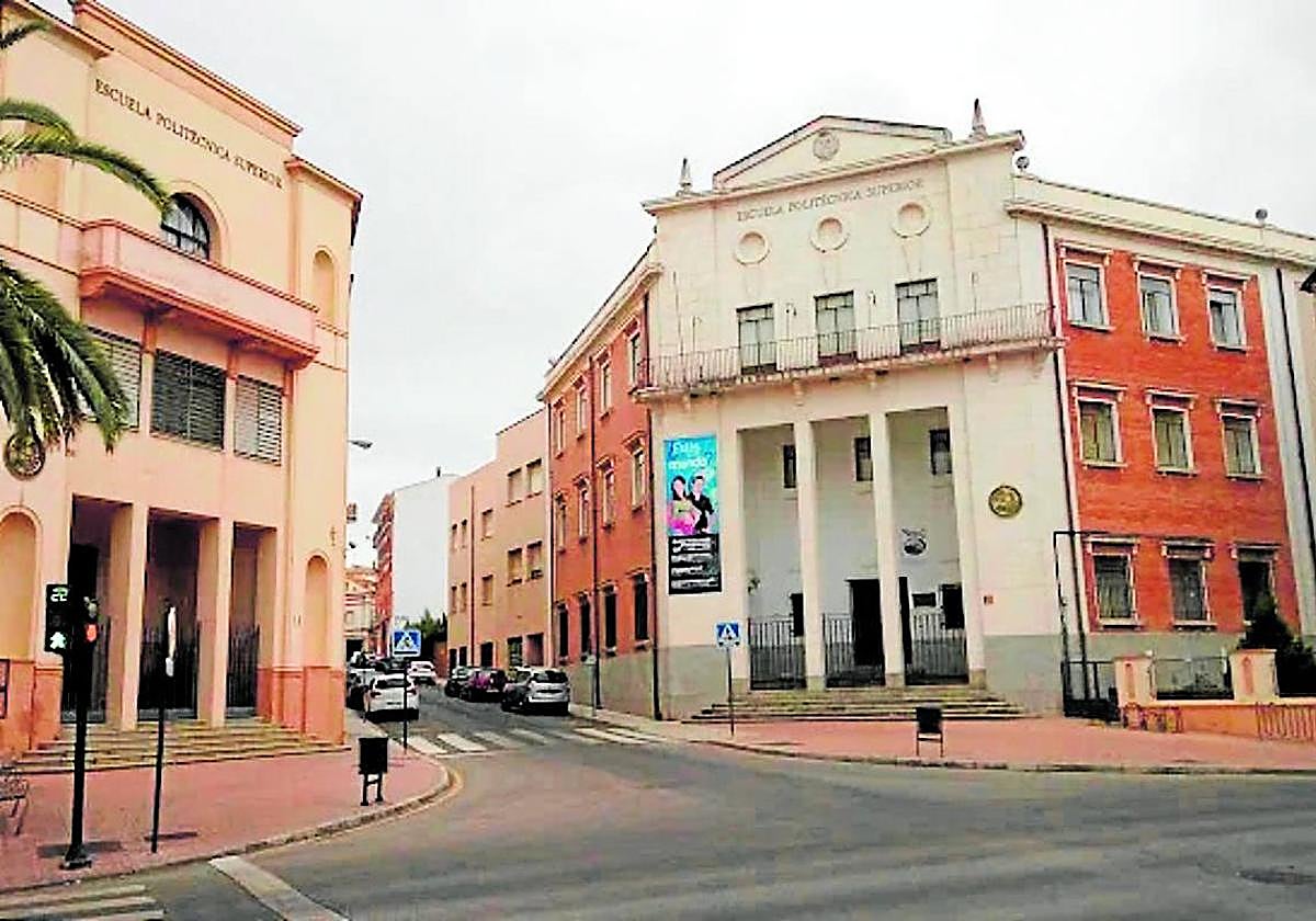 Imagen del edificio de la antigua Escuela de Peritos.