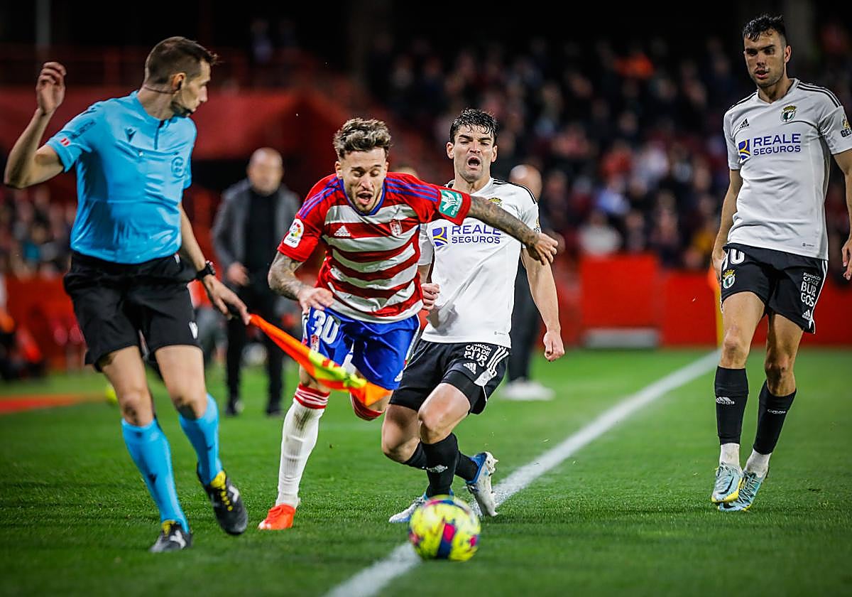 El rojiblanco Ricard avanza por la banda ante el Burgos en un partido anterior.