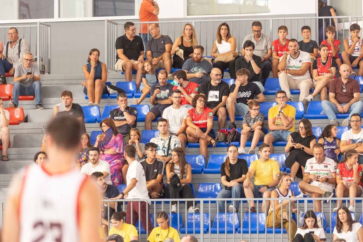 Encuéntrate en la grada durante el Covirán Granada - Flamengo