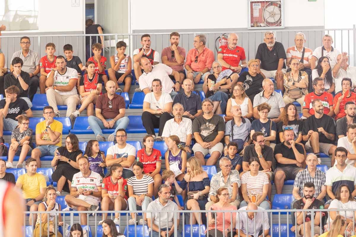 Encuéntrate en la grada durante el Covirán Granada - Flamengo