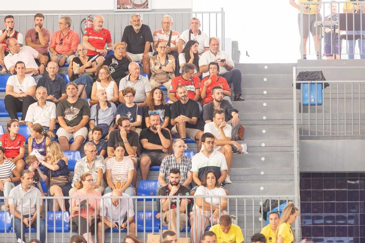 Encuéntrate en la grada durante el Covirán Granada - Flamengo