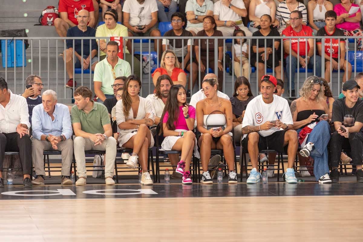 Encuéntrate en la grada durante el Covirán Granada - Flamengo