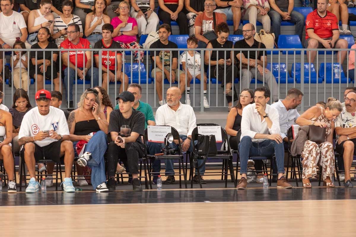 Encuéntrate en la grada durante el Covirán Granada - Flamengo