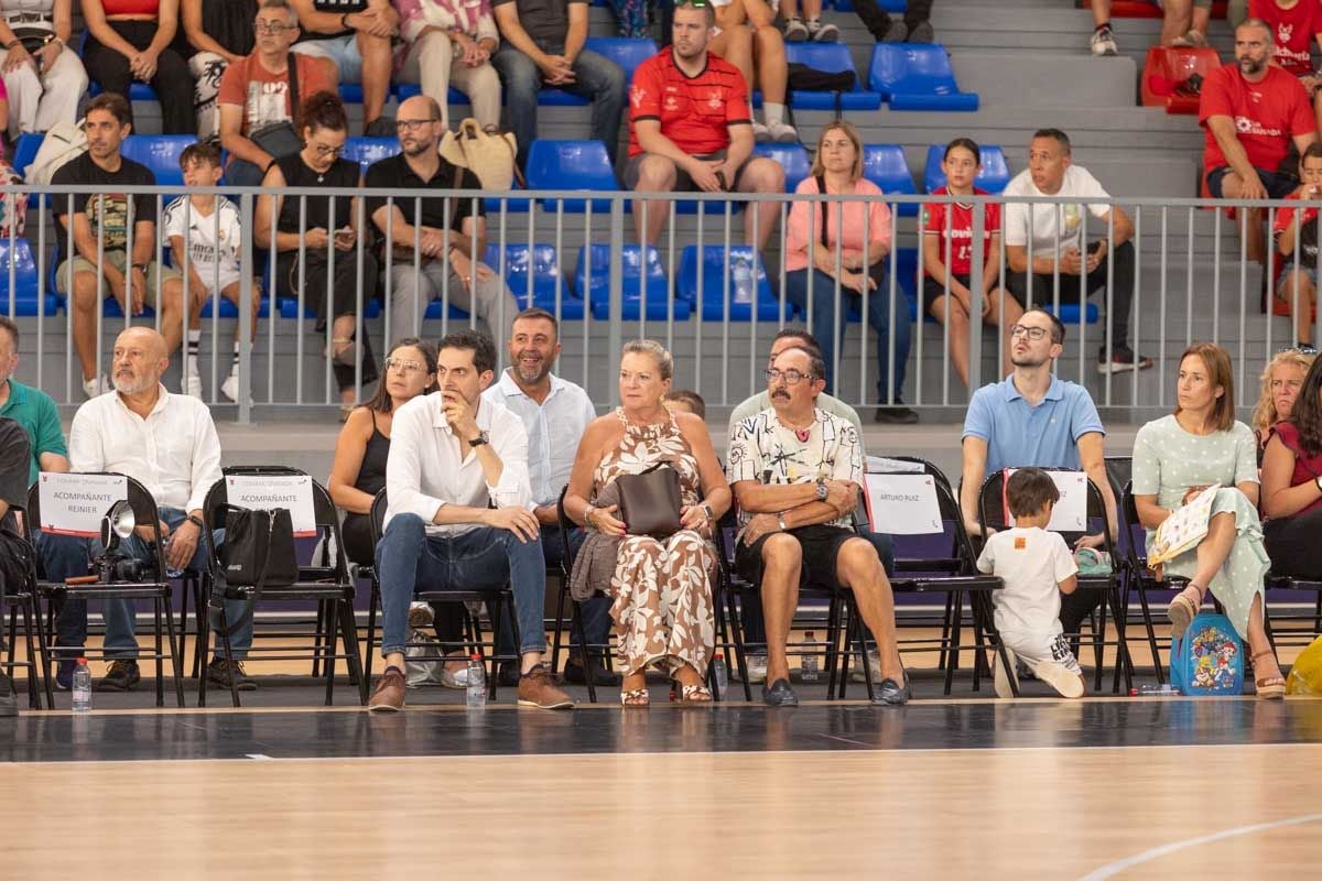 Encuéntrate en la grada durante el Covirán Granada - Flamengo