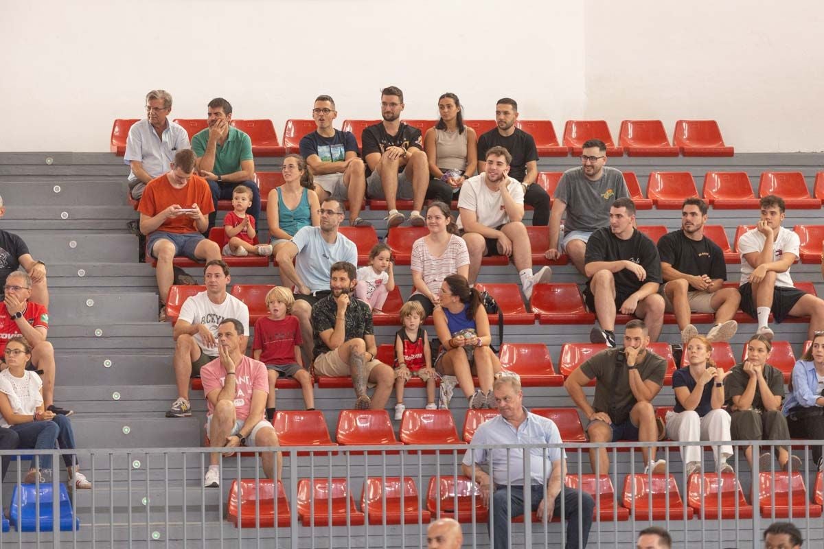 Encuéntrate en la grada durante el Covirán Granada - Flamengo