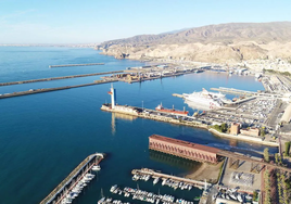Vista aérea del puerto de Almería.