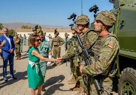 Margarita Robles, en su visita a la Base de La Legión de Viator.