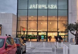 Imagen de archivo de la entrada al Centro Comercial Jaén Plaza.