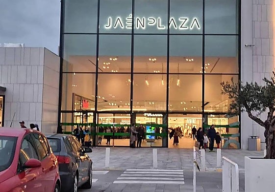 Imagen de archivo de la entrada al Centro Comercial Jaén Plaza.