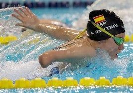 Tasy Dmytriv se colgó tres medallas para ser la sirena de París.