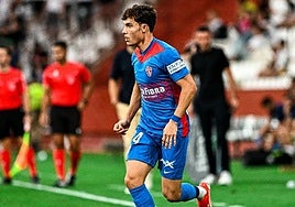 Yago de Santiago, durante un partido con el Elche.