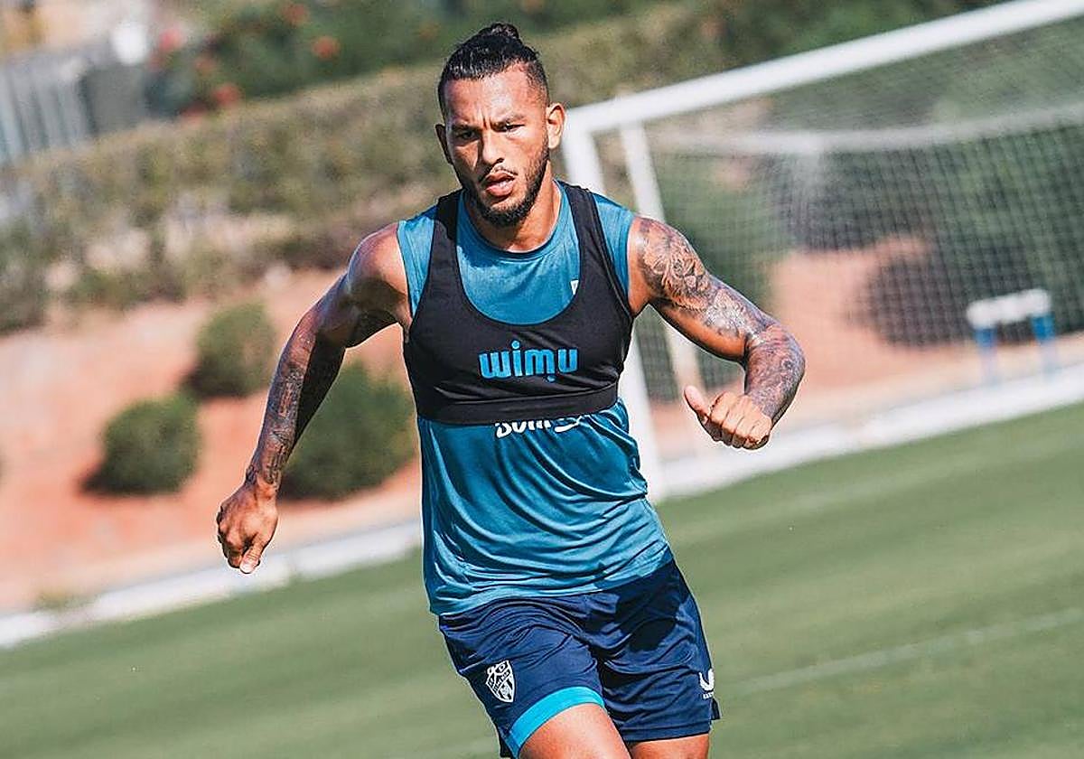 Luis Suárez no está ansioso por que no entre el balón; todo llegará.