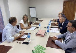 Reunión entre la delegada territorial Elena González y el gerente de la Asociación Española contra el Cáncer Jesús Ruiz