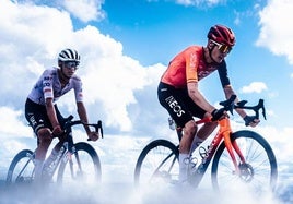 Carlos Rodríguez, a la derecha, en una etapa de la Vuelta a España.
