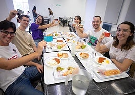 Primer día de los comedores universitarios en Granada y ya se puede pagar con tarjeta.
