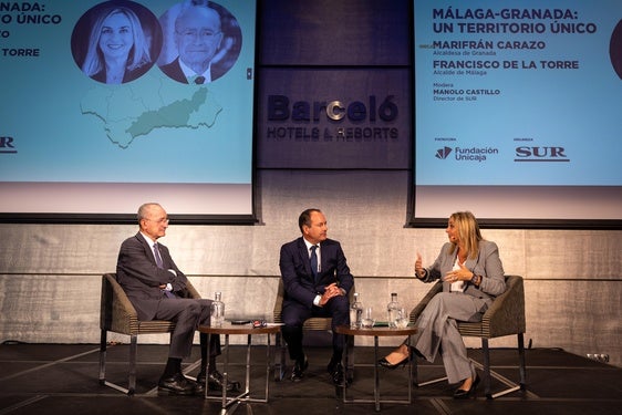 Los alcaldes de Málaga y Granada junto con el director de SUR, Manolo Castillo.