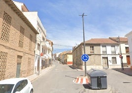 Calle de Pinos Puente en la que ocurrió el toriteo.