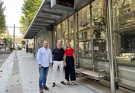 Los concejales socialistas Carlos Alberca, Francisco Lechuga e Isabel Cano.