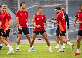 Uzuni, en el centro del 'pilla-pilla' del último entrenamiento.