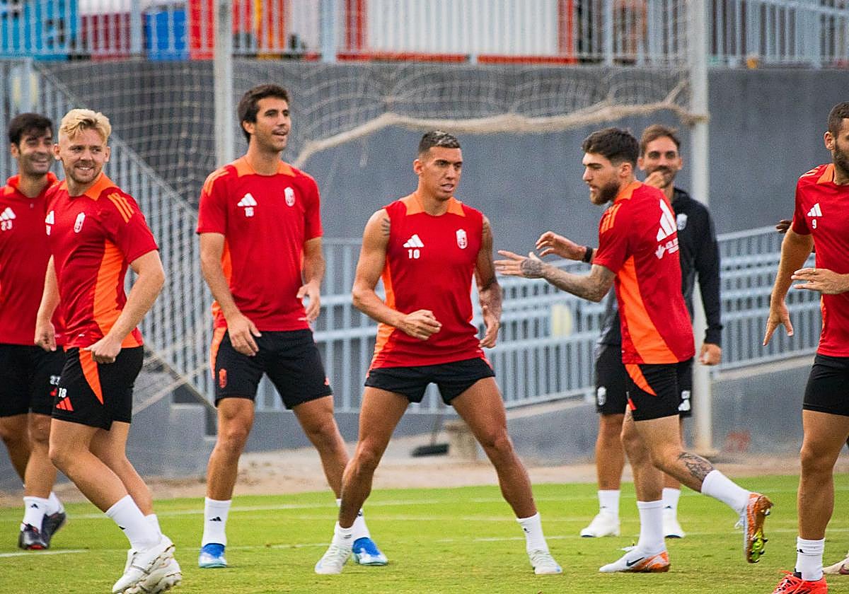 Uzuni, en el centro del 'pilla-pilla' del último entrenamiento.