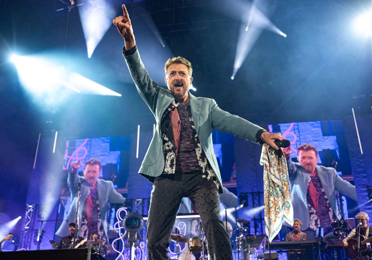 Manolo García, el artesano de la música, triunfa en la plaza de toros.