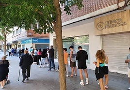 Colas en el Asador de Rubén este domingo