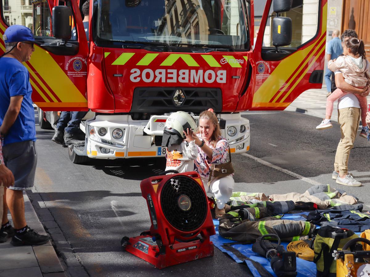 El día sin coches en la nueva peatonalización de Granada, en imágenes