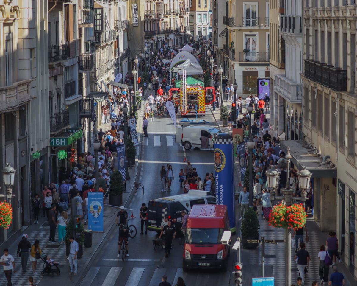 El día sin coches en la nueva peatonalización de Granada, en imágenes