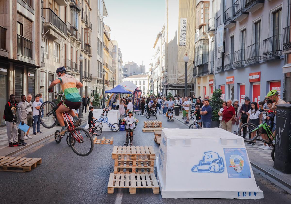 El día sin coches en la nueva peatonalización de Granada, en imágenes