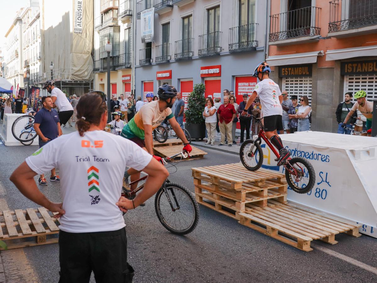 El día sin coches en la nueva peatonalización de Granada, en imágenes