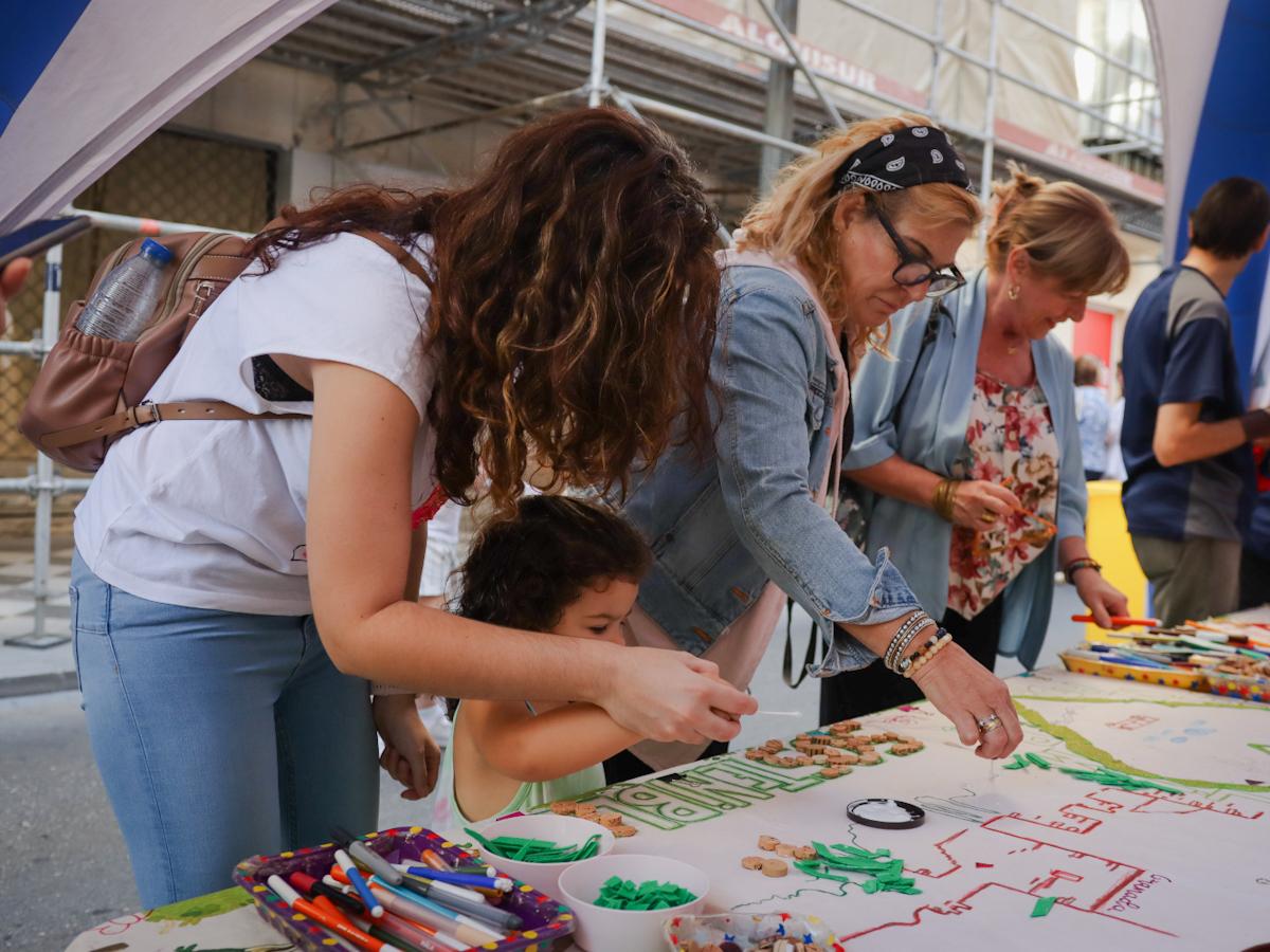 El día sin coches en la nueva peatonalización de Granada, en imágenes