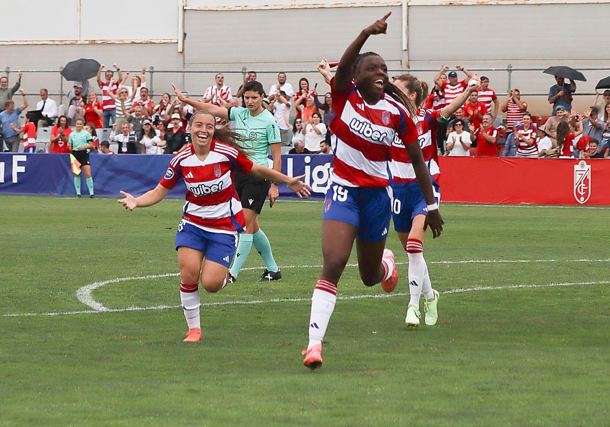 Edna Imade celebra uno de sus dos goles al Eibar en la Ciudad Deportiva.
