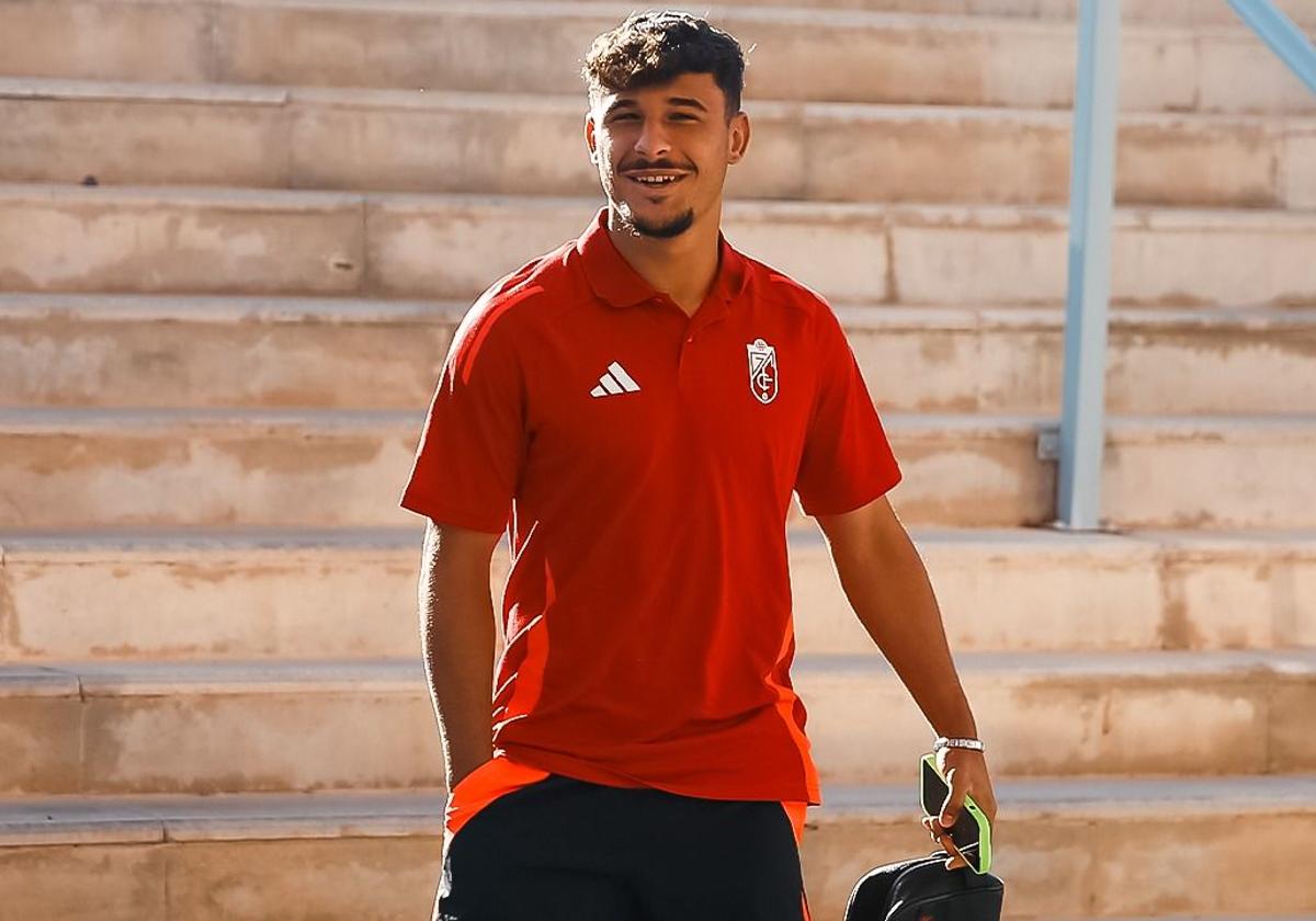 Sergio Rodelas, sonriente en la Ciudad Deportiva, volverá a formar parte del Recreativo.