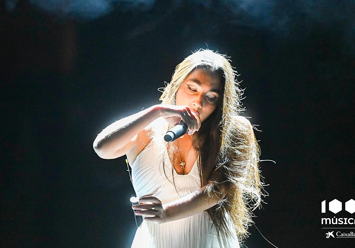 Las mejores imágenes del concierto de María José Llergó en el Generalife