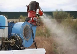 Fumigación contra los mosquitos que propagan el virus del Nilo, en una imagen de archivo.