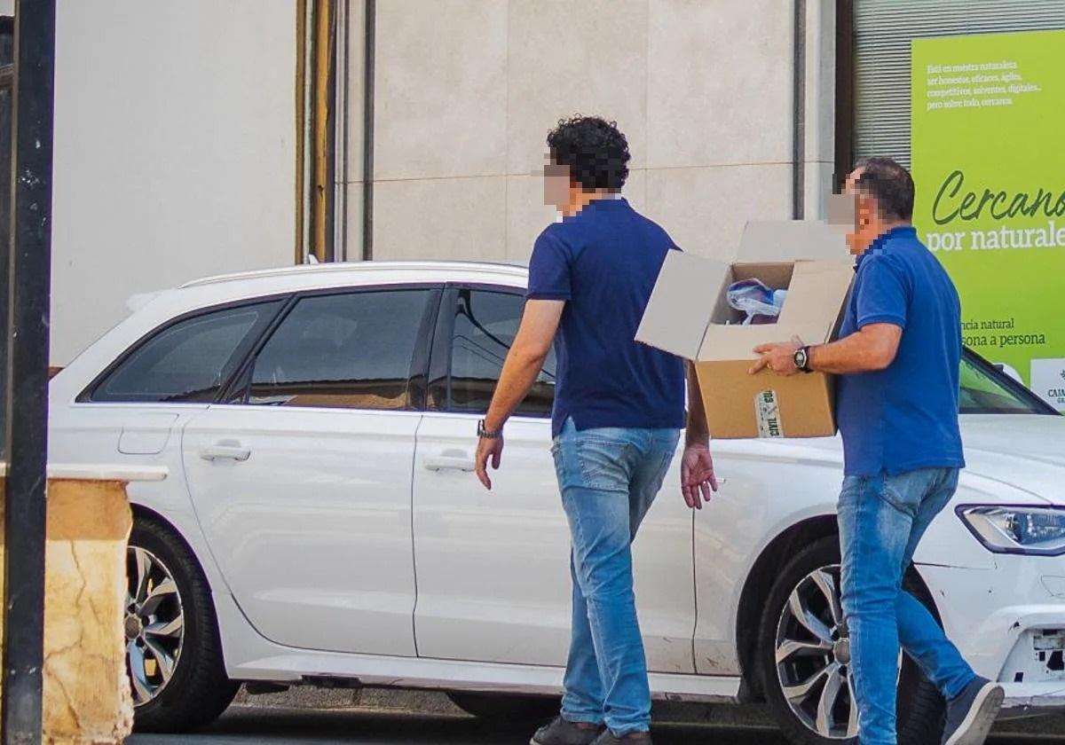 Exterior de la oficina bancaria donde se desarrolló el registro.