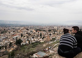 Imagen de archivo de la boina de contaminación de la ciudad vista desde San Miguel alto.